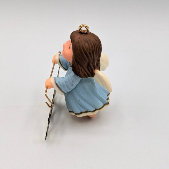 Hallmark Keepsake Angel Messenger 1983 Vintage Christmas Tree Ornament - Picture 5 of 10